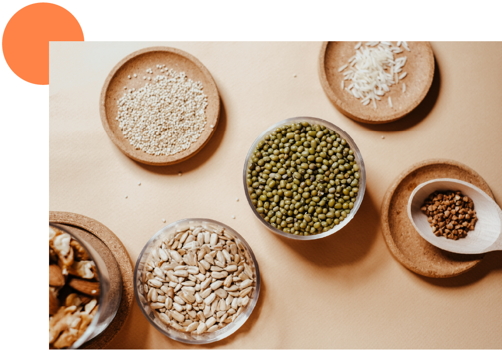 set up de bols avec les aliments à privilégier