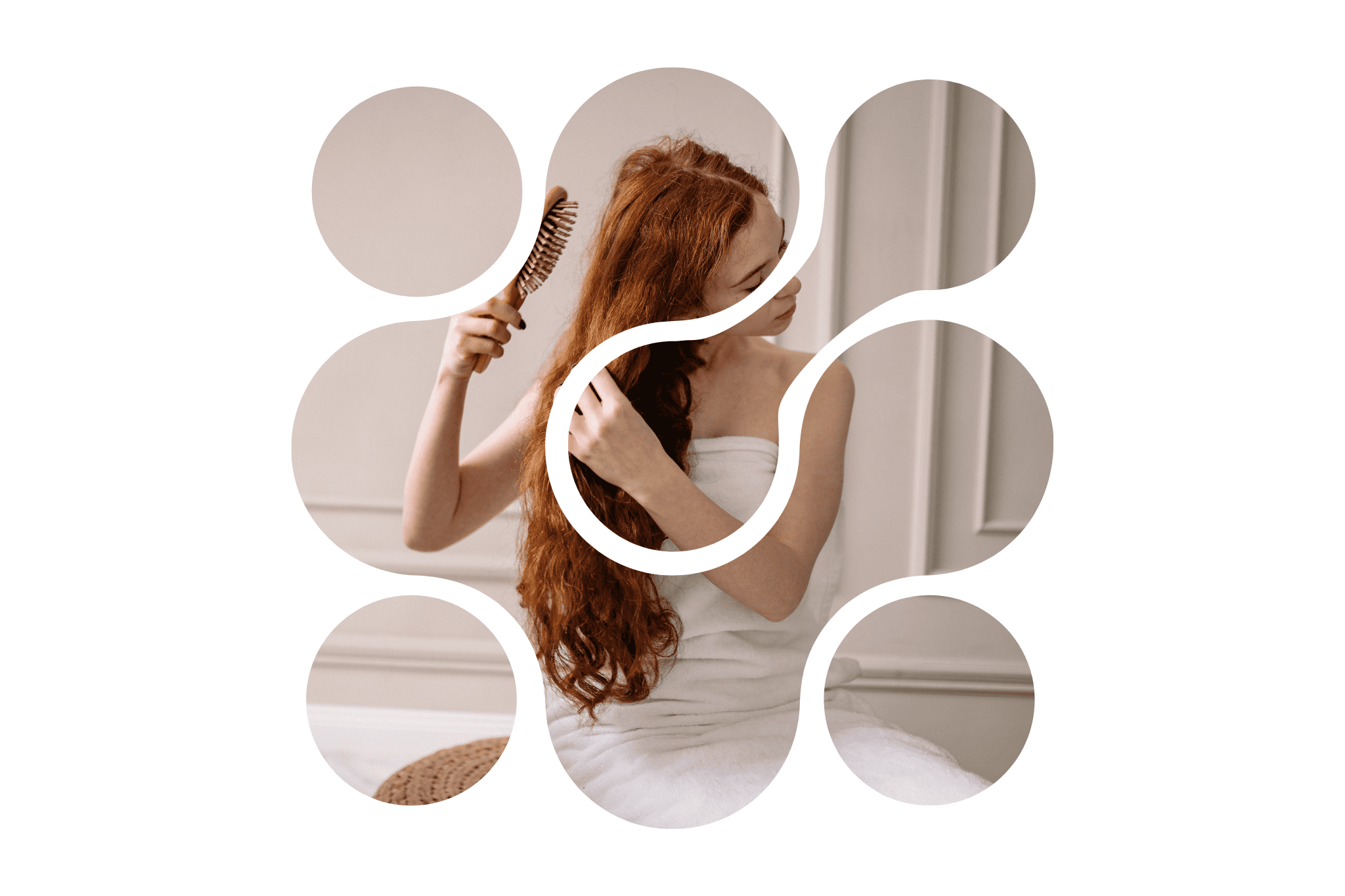 Femme qui se brosse les cheveux