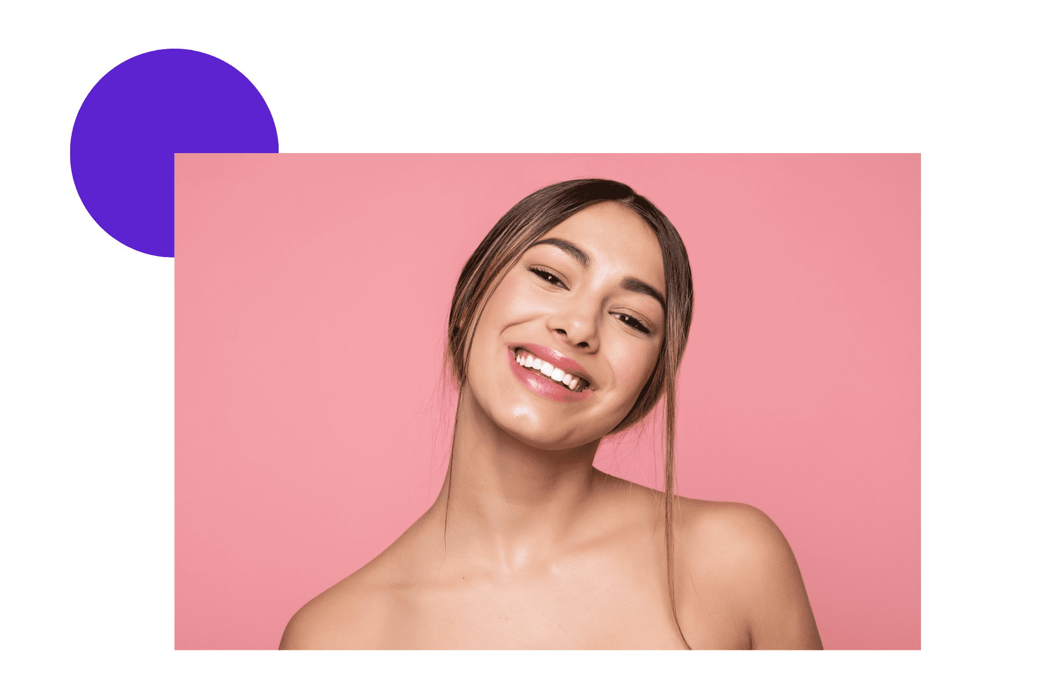 Femme avec une belle peau suite à un soin