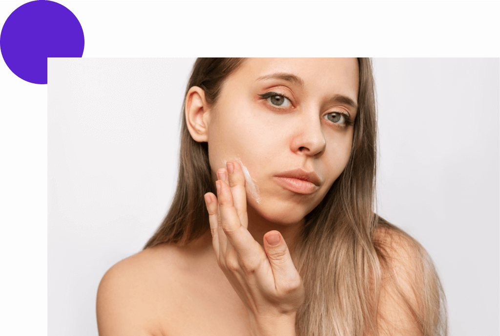 dentifrice sur visage et points noirs