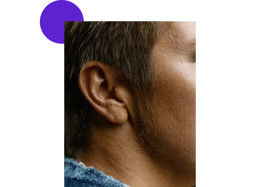 homme zoom sur barbe et cheveux