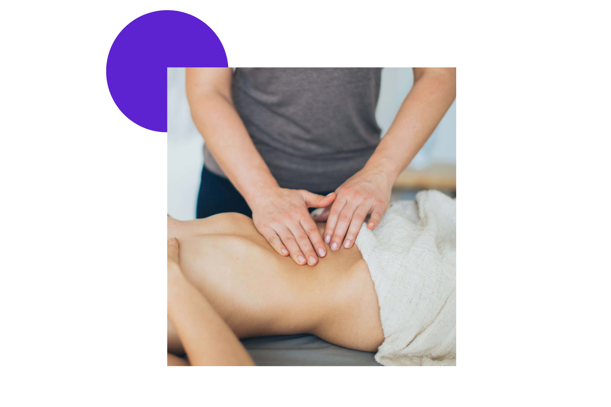 Femme qui fait un drainage lymphatique