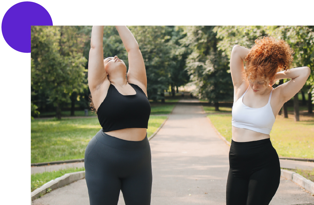 deux femmes qui pratiquent du sport