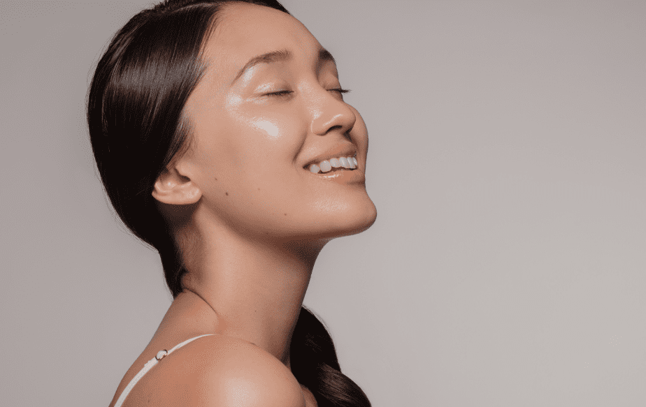 Visage de femme éclatant