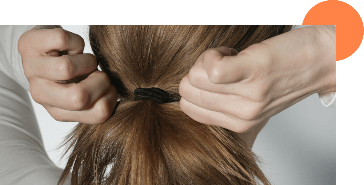 queue de cheval femme qui cause l'alopécie de traction