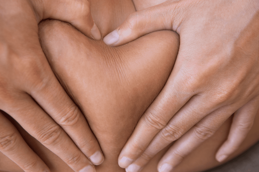 Zoom sur la cellulite d'une femme sur les fesses