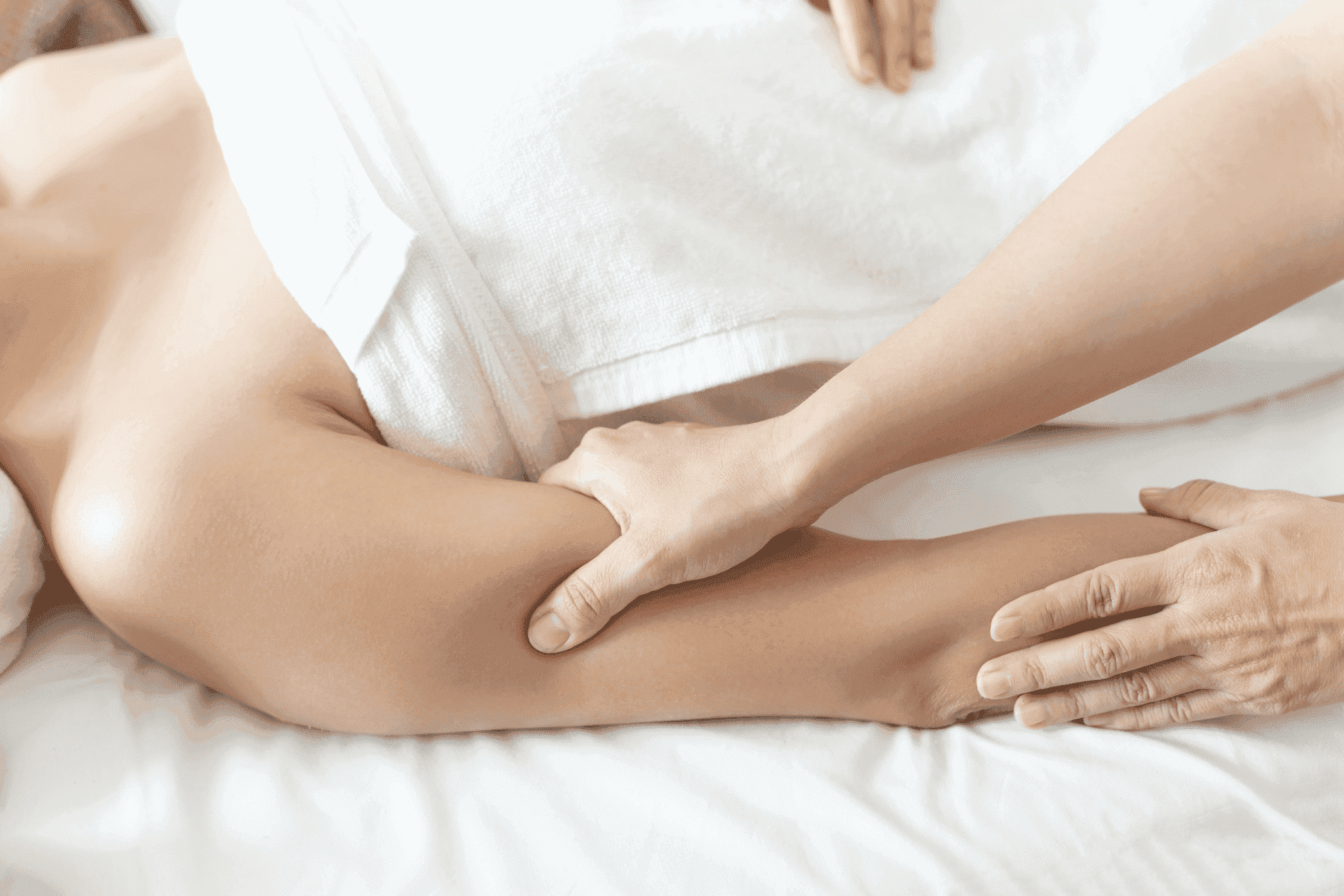 drainage des bras sur une femme qui a un oedème gonflé