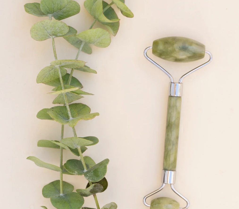 gua sha en vert de jade