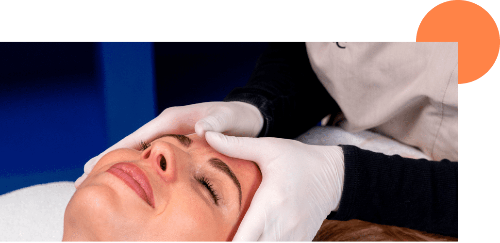 Séance d'hydrafacial pour revitaliser la peau du visage