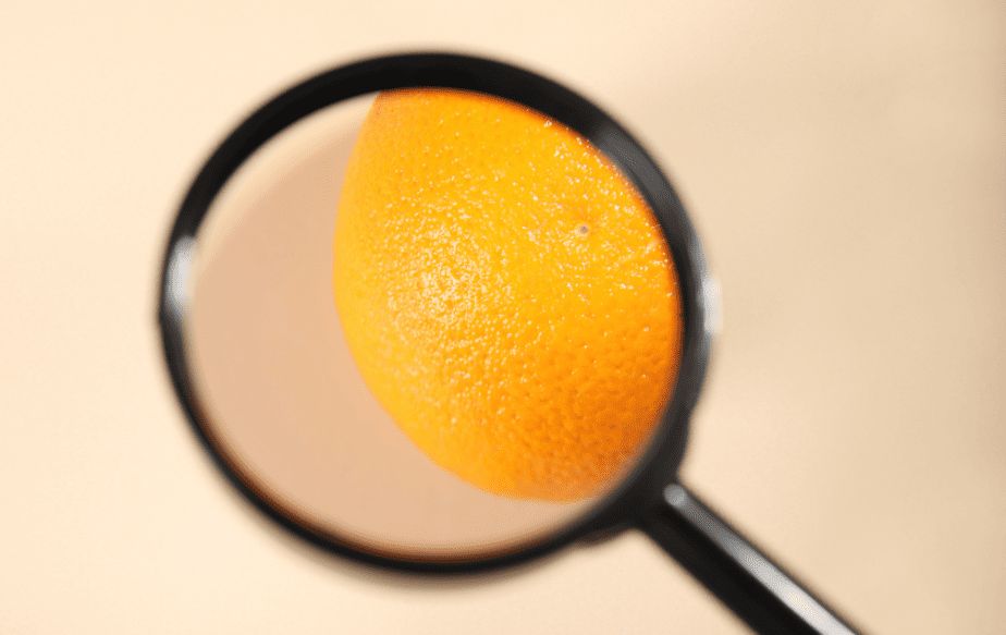 zoom sur une orange qui représente la cellulite et la peau d'orange