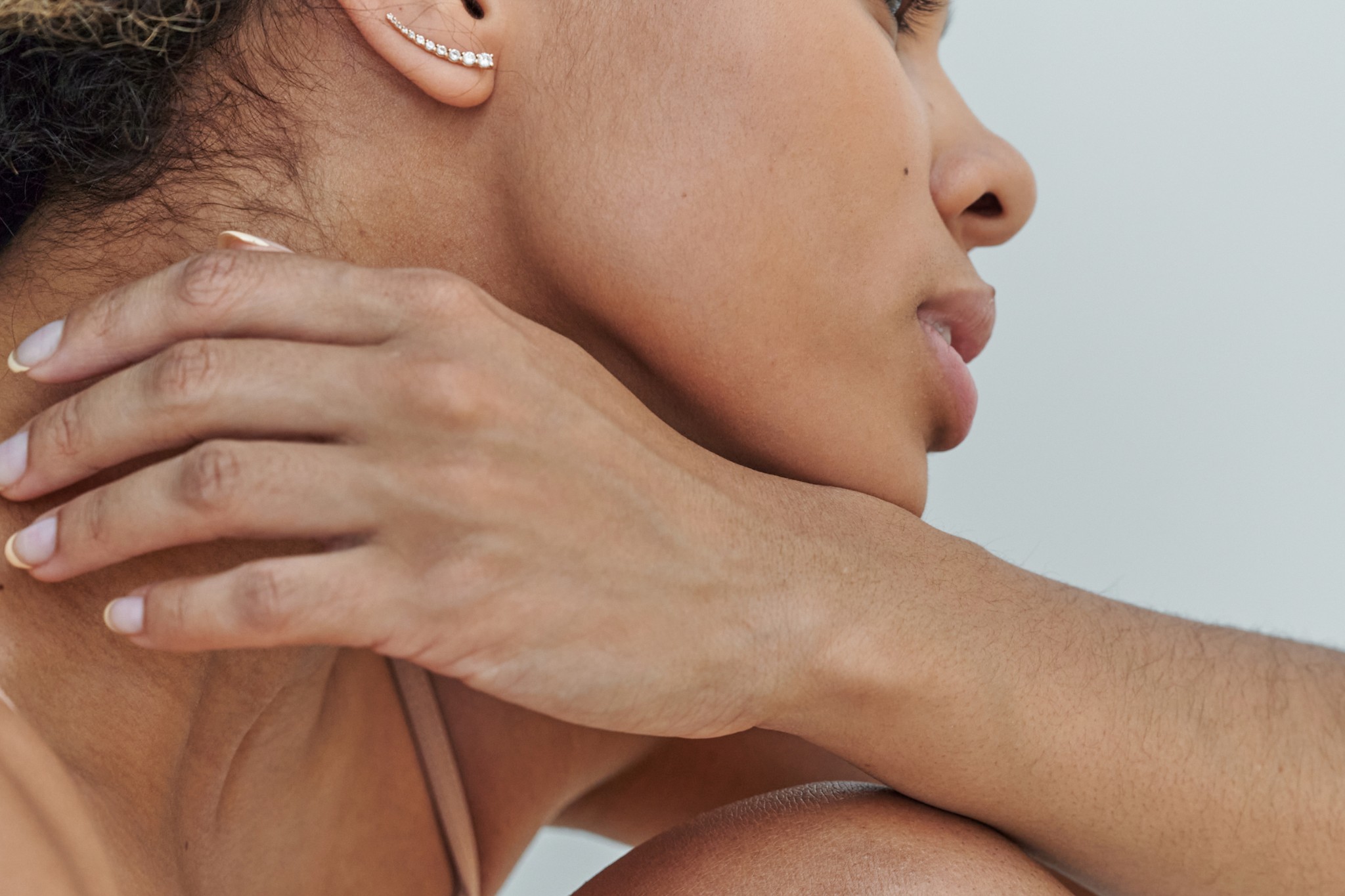 une femme qui veut prendre soin de sa peau