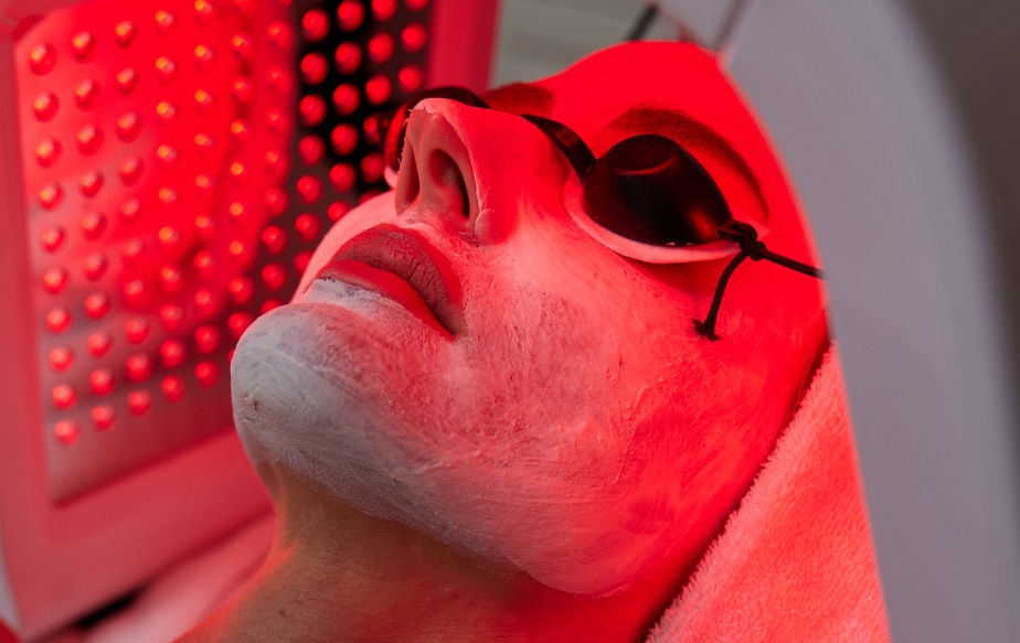 séance de photobiomodulation led pour traiter l'eczéma
