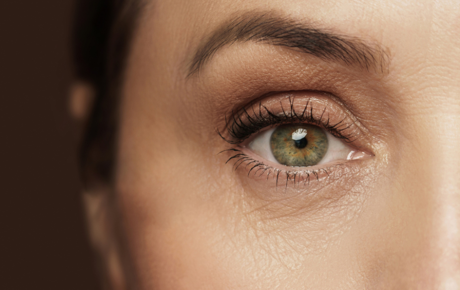 visage de femme régénéré grâce à des ingrédients naturels